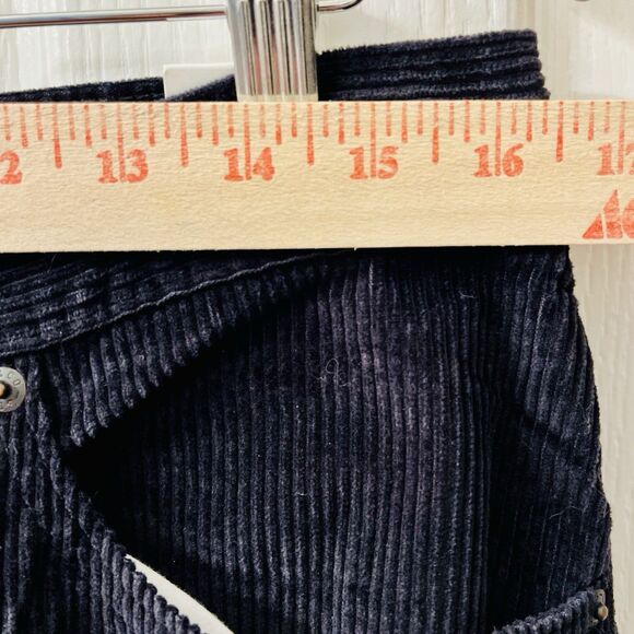 Levi's High Waisted Mom Jeans Women's 31 X 30 Corduroy Black Relaxed Tapered - Picture 7 of 13